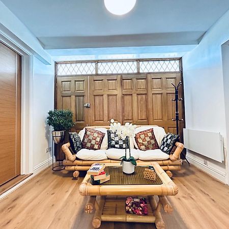 Private 2 Bed Guest House - Van Parking, M25 & A1 Connections Potters Bar Eksteriør bilde