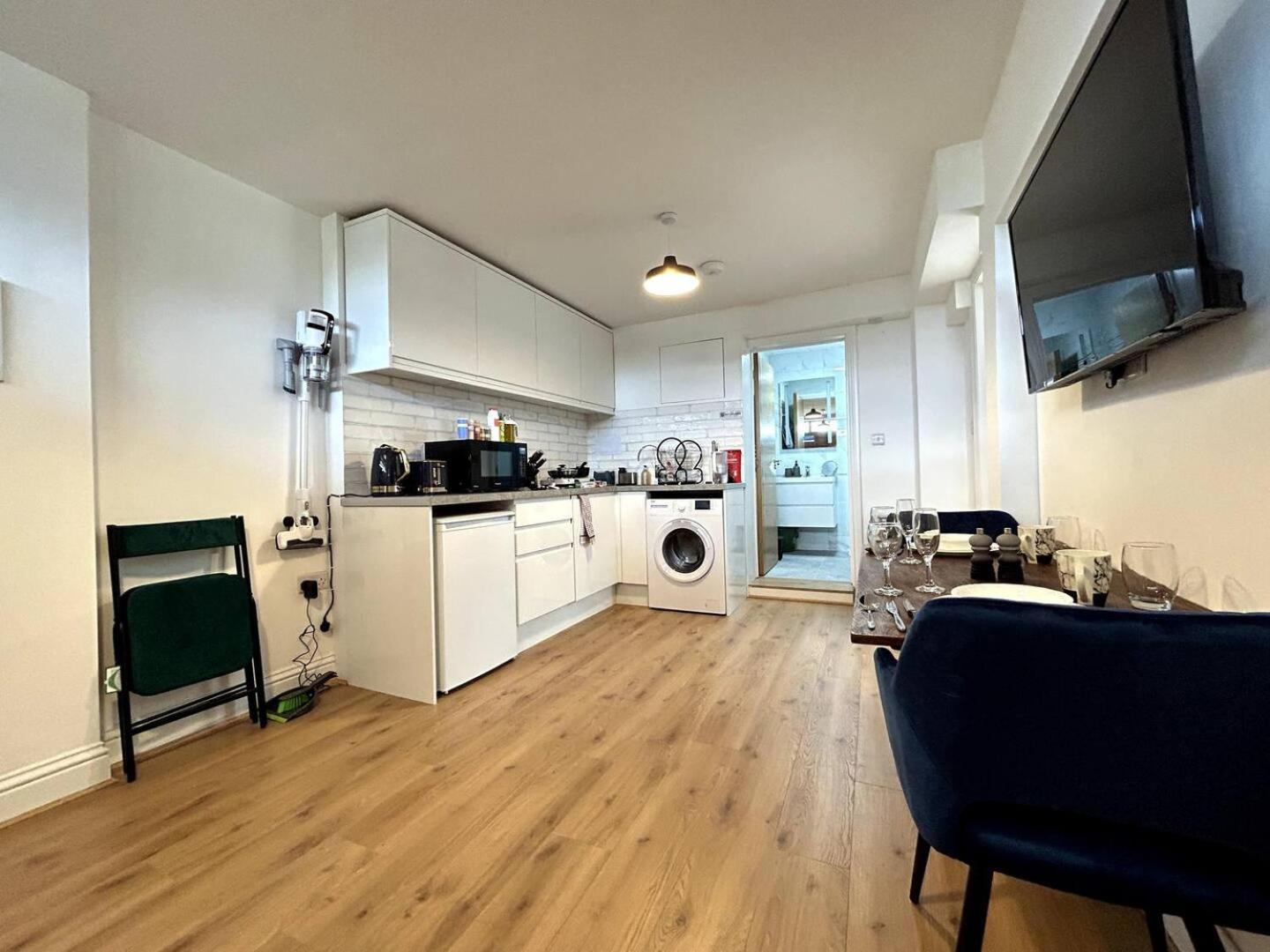 Private 2 Bed Guest House - Van Parking, M25 & A1 Connections Potters Bar Eksteriør bilde