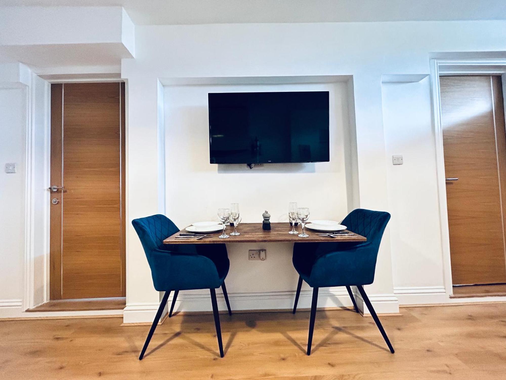 Private 2 Bed Guest House - Van Parking, M25 & A1 Connections Potters Bar Eksteriør bilde