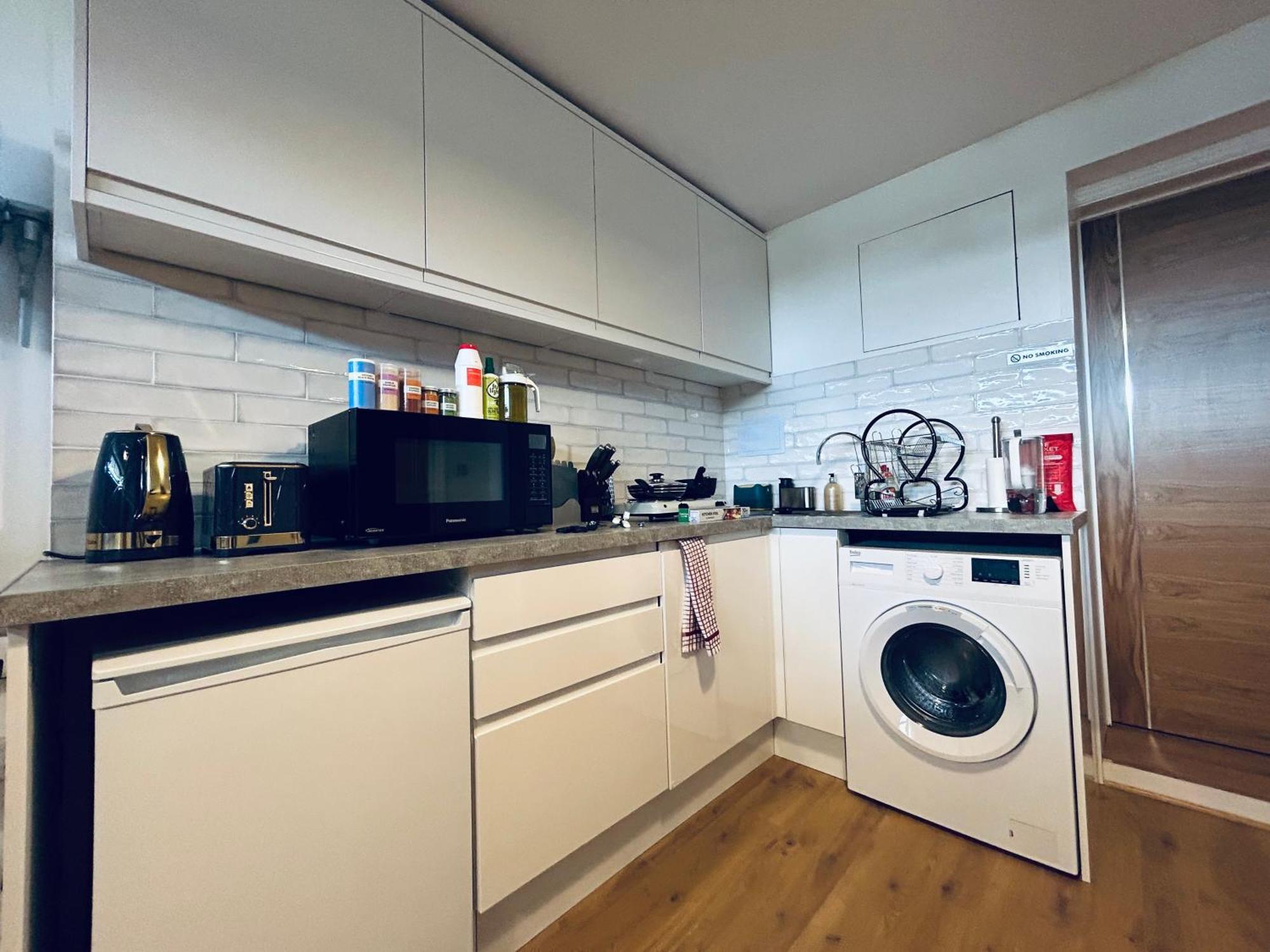 Private 2 Bed Guest House - Van Parking, M25 & A1 Connections Potters Bar Eksteriør bilde