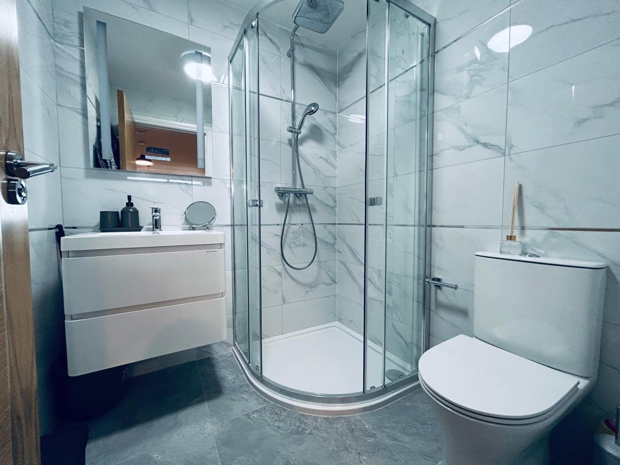 Private 2 Bed Guest House - Van Parking, M25 & A1 Connections Potters Bar Eksteriør bilde